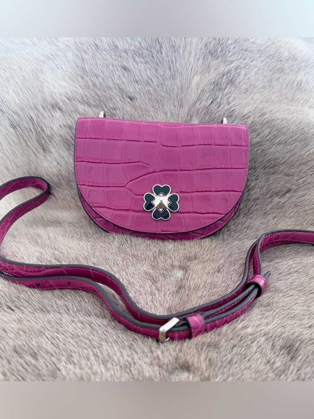 KATE SPADE Fuchsia Croc-Embossed Crossbody Bag with Clover Accent